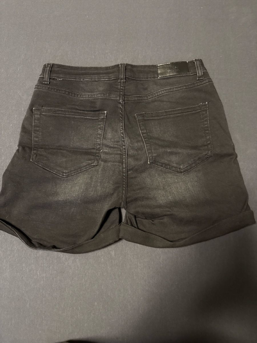 Pantaloni: Jeans Shorts Gr.38 – Usato da Zürich venduto da DiemN 1