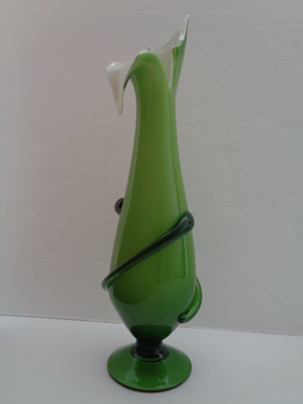 Murano Vasi & Recipienti: Murano Schnabelvase Opaline grün – Usato da Chur venduto da omonia 2