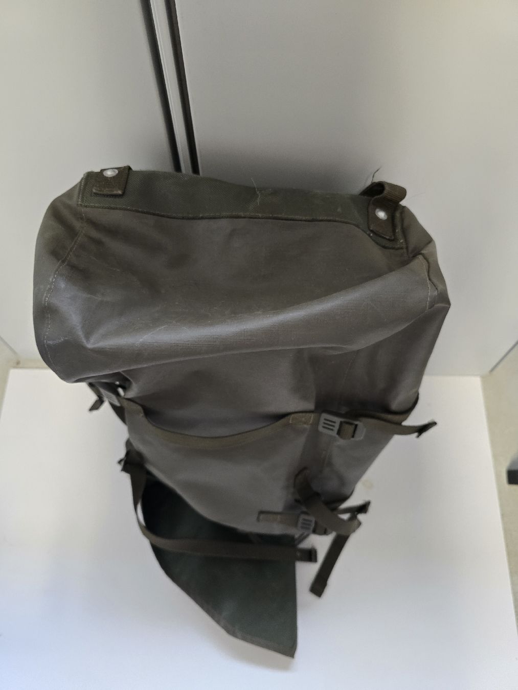 Schweizer Armee Zaini: Schweizer Militär- / Armee-Kampfrucksack Robust – Usato da Zofingen venduto da Loop_ReSale 4