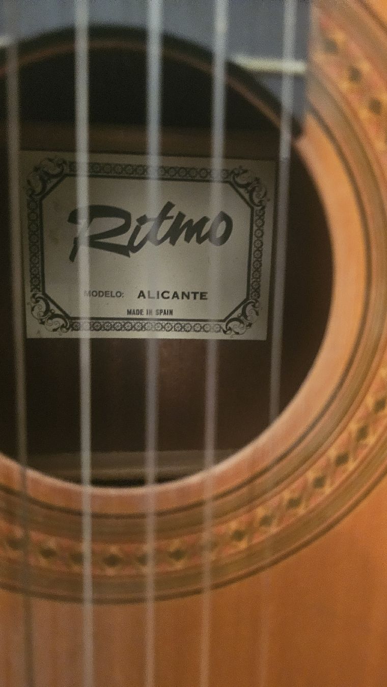 Strumenti musicali: Klassische Gitarre | Mit Ständer – Usato da Däniken SO venduto da Mapulse 1