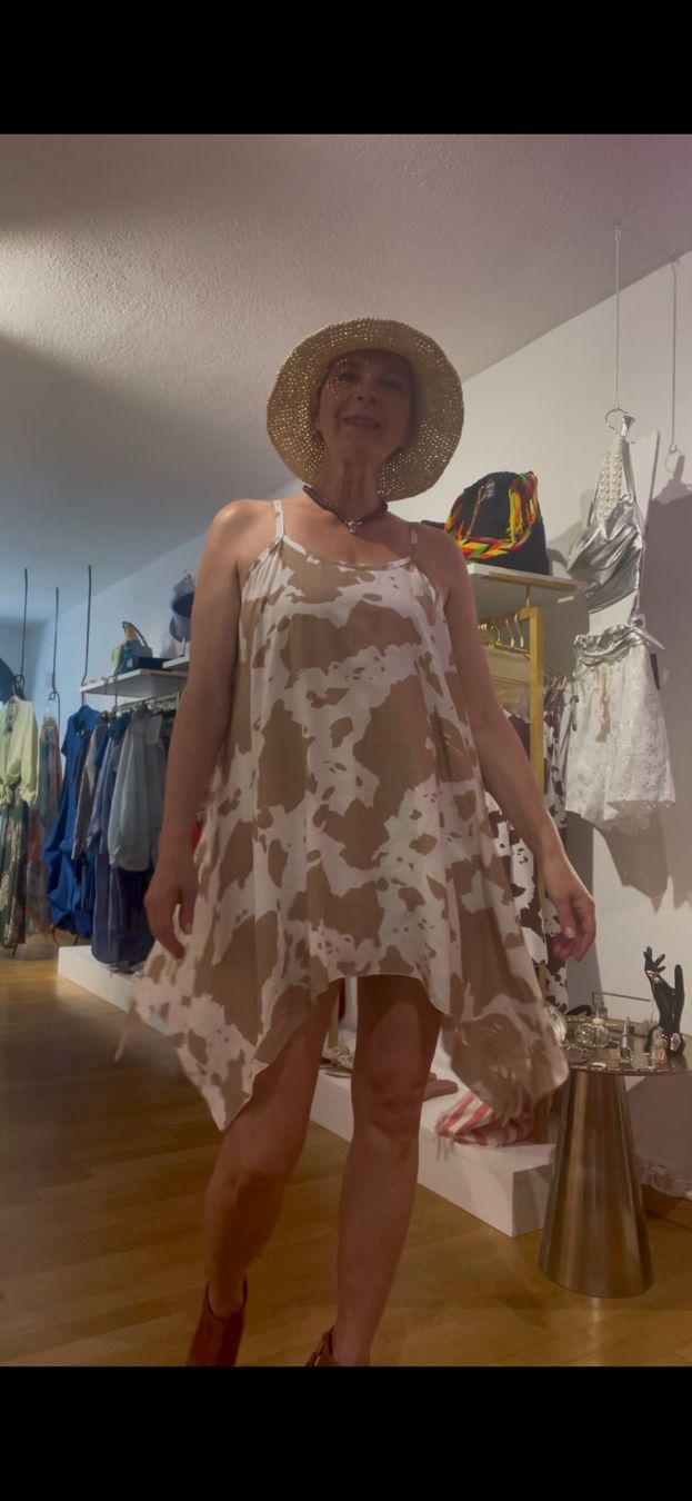 Vestiti: Leichtes Sommer-Hängerkleid in "Kuh-Optik" – Nuovo e nell'imballaggio originale da Zürich venduto da Naebeli 3