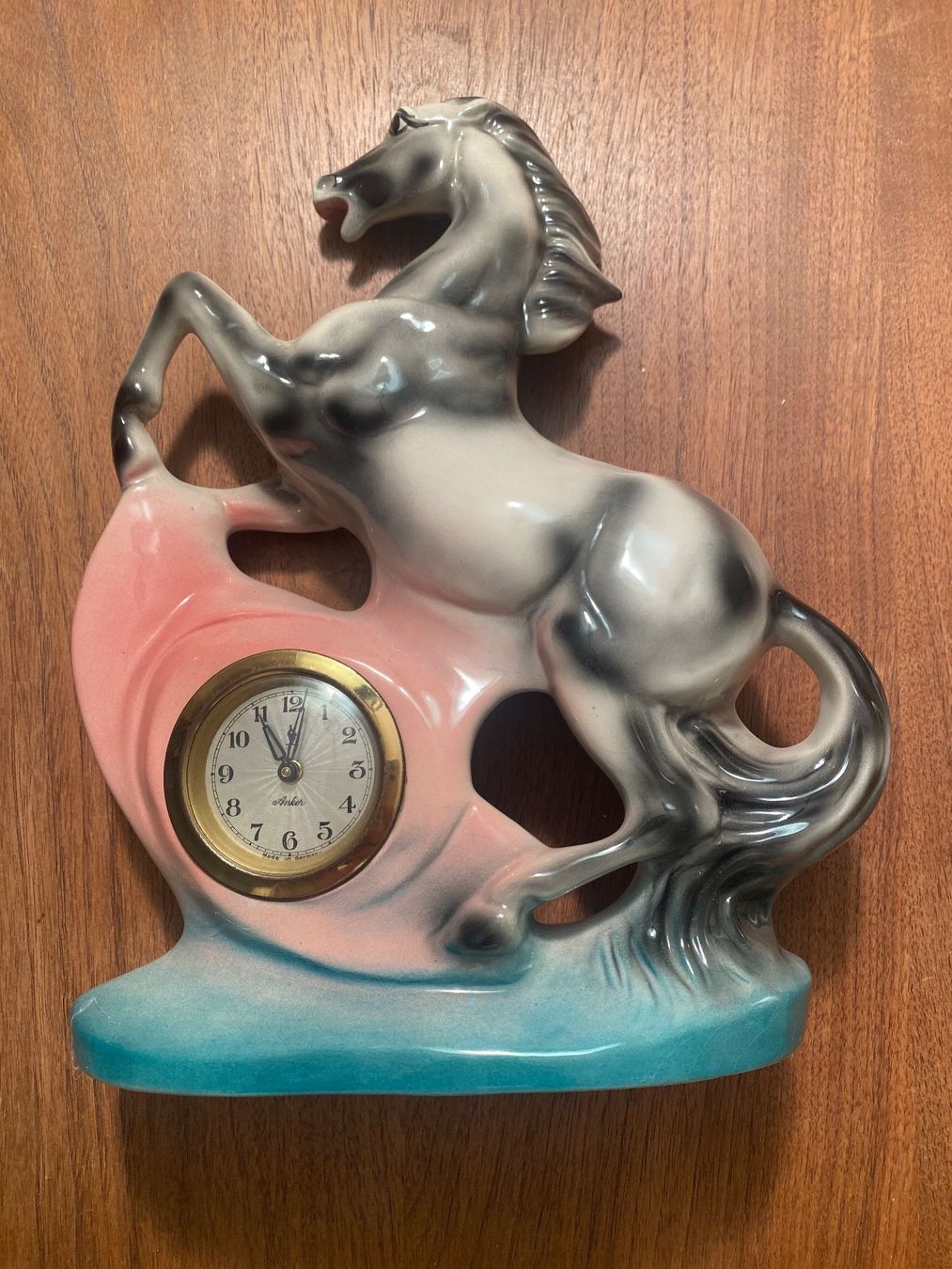 Orologi: Uhr mit Pferd aus Keramik – Usato da Schwyz venduto da Trofana