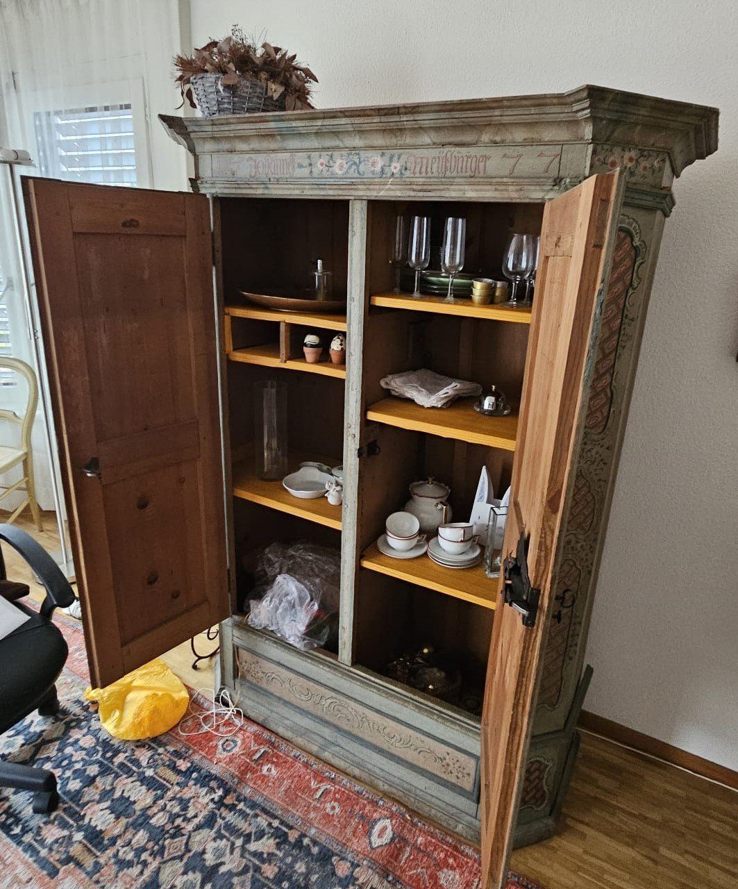 Armadi: bemalter Bauernschrank antik – Usato da Diessenhofen venduto da Osio 1