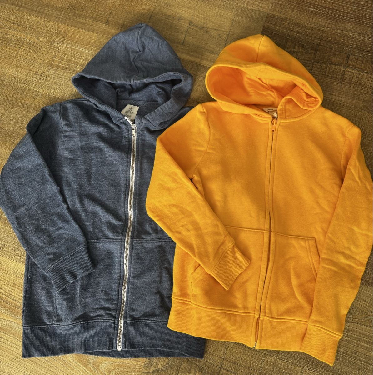 Lotti & Set di vestiti: Kinder Sweatjacken Gr.140 – Usato da Gontenschwil venduto da alioli