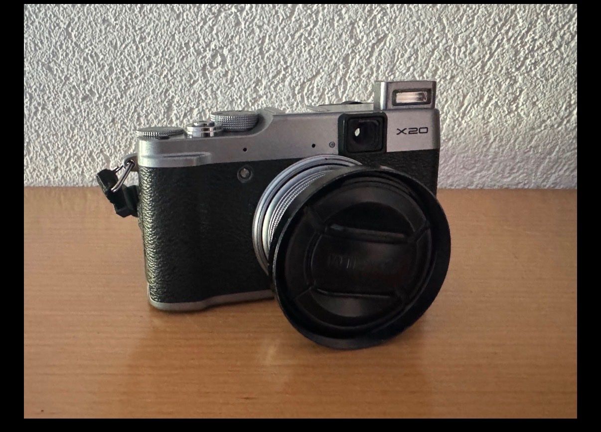 Fujifilm Fotocamera: Fujifilm X-20 – Usato da Bellinzona venduto da Andreea90