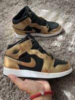 Air Jordan 1 sneaker gold