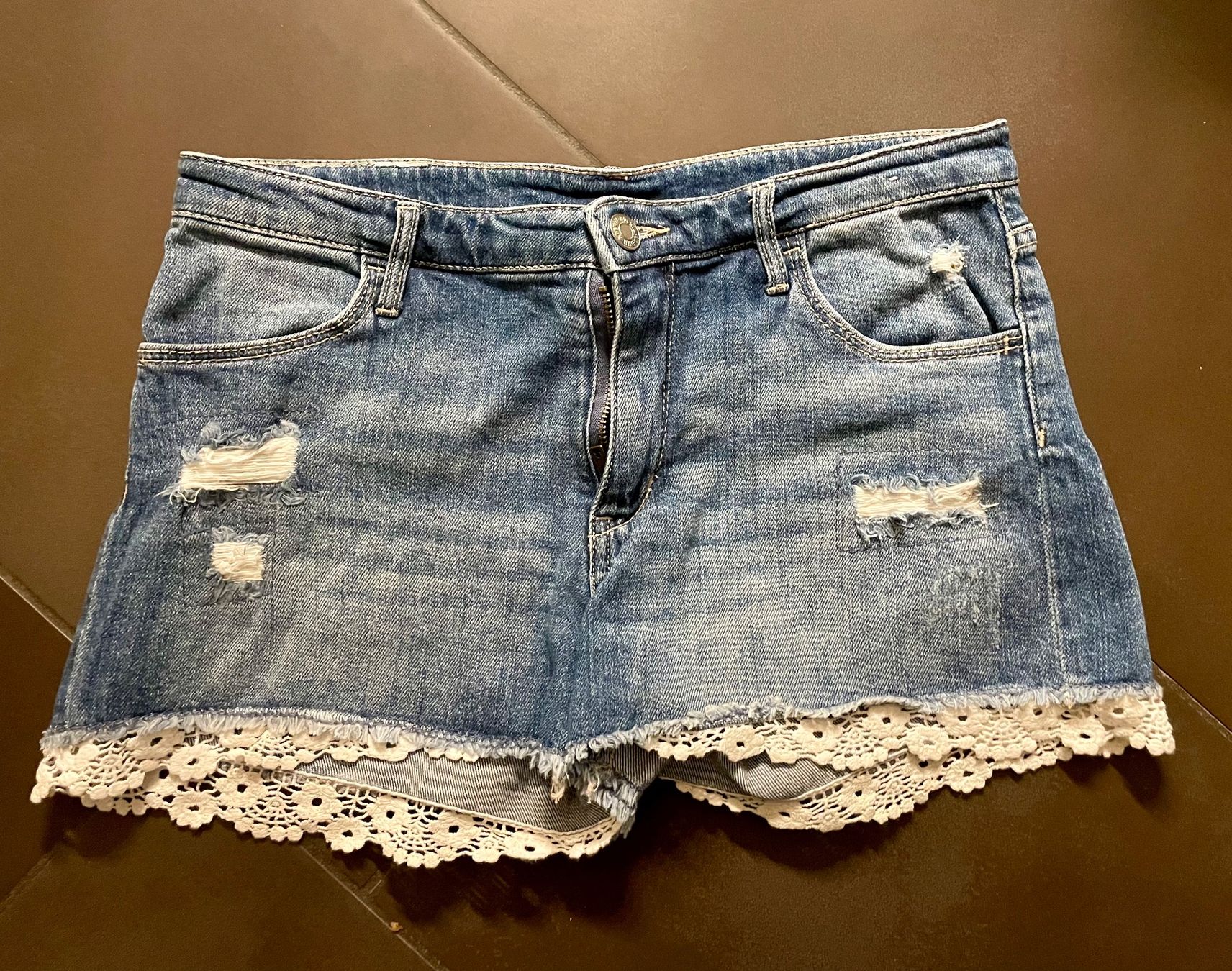 Pantaloni: Coole kurze Jeans Grösse 158 – Usato da Fehraltorf venduto da Marlene4