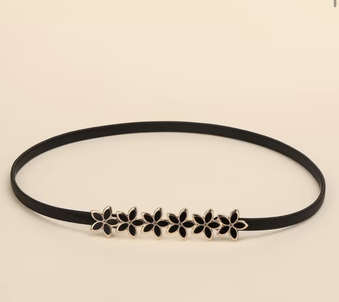Cinture: Schöner, elastischer Damengürtel mit Blumenmuster, neuwertig – Nuovo e nell'imballaggio originale da Bassersdorf venduto da schokoart.ch