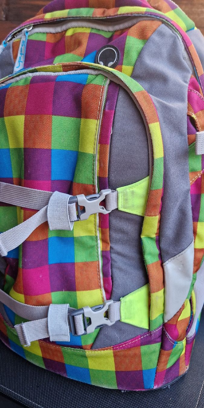 Satch Borse & Zaini: Satch Schulrucksack buntes Karomuster – Usato da Klosters Dorf venduto da sel_p9wx 1