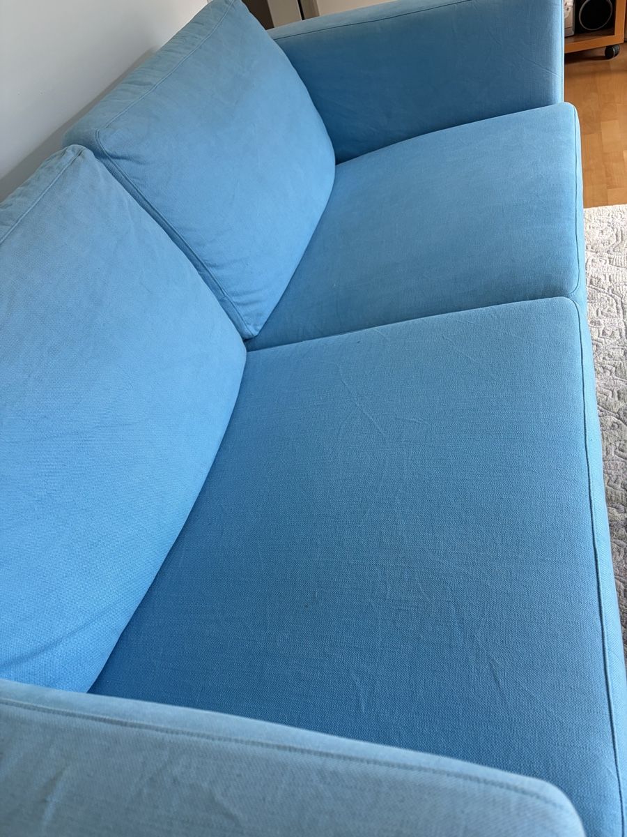 Divani: 2er Bettsofa hellblau, sehr guter Zustand – Usato da Dübendorf venduto da vamei22 2