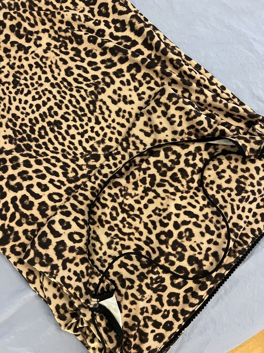 Bershka Vestiti: Bershka Kleid Leo Muster Grösse M – Usato da Zürich venduto da sop_xbd7 5