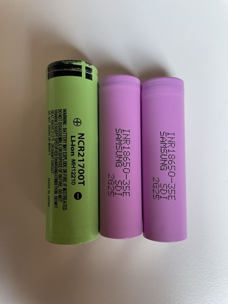 Batterie: 2 batteries 18650 + 1 battery 21700 – Usato da Bottens venduto da 2Lens
