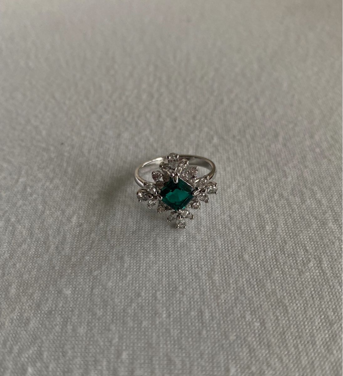 Swarovski Anelli: Swarovski Ring mit grünem Stein – Nuovo (secondo la descrizione) da Weggis venduto da joe_f65l