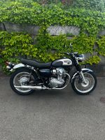 Kawasaki W800 in Blau und frisch am MFK