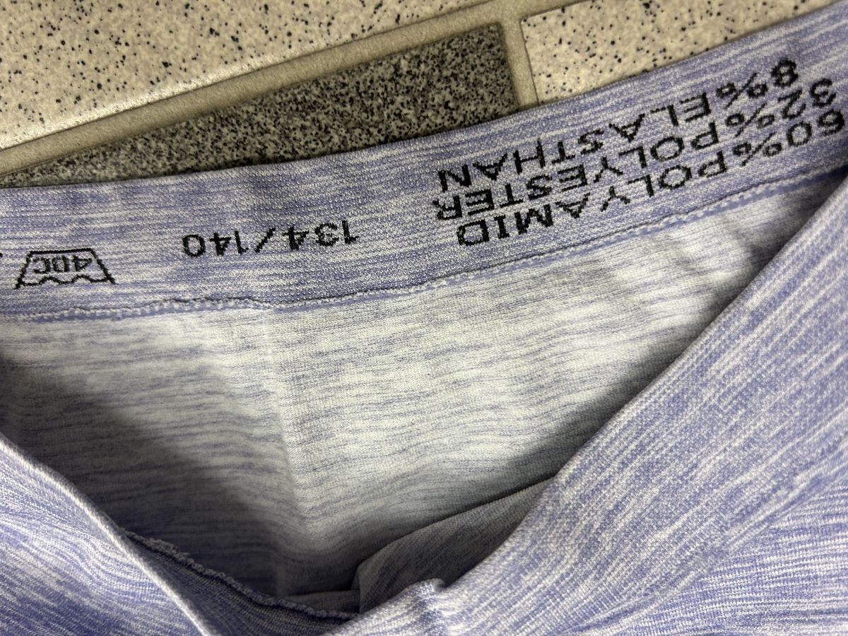 Blusen, T-Shirts & Tops: Diverse Tops/Set Grösse 134/140  – Gebraucht aus Wohlen b. Bern von Beppe99 2