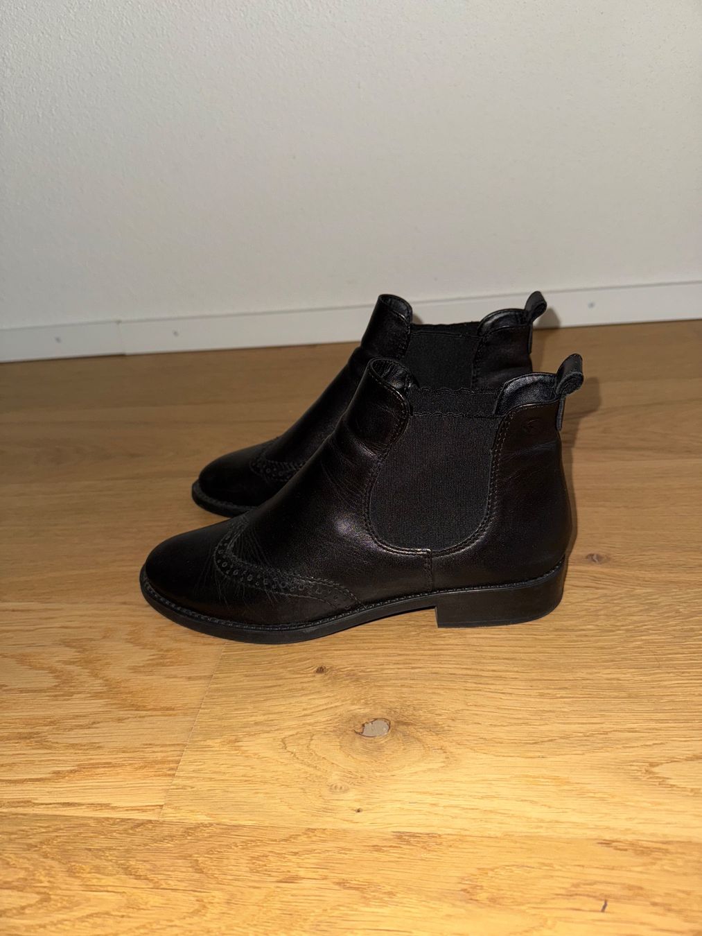 Tamaris Scarpe da donna: Tamaris Stiefeletten schwarz 37 – Usato da Zürich venduto da sel_w5sd 2