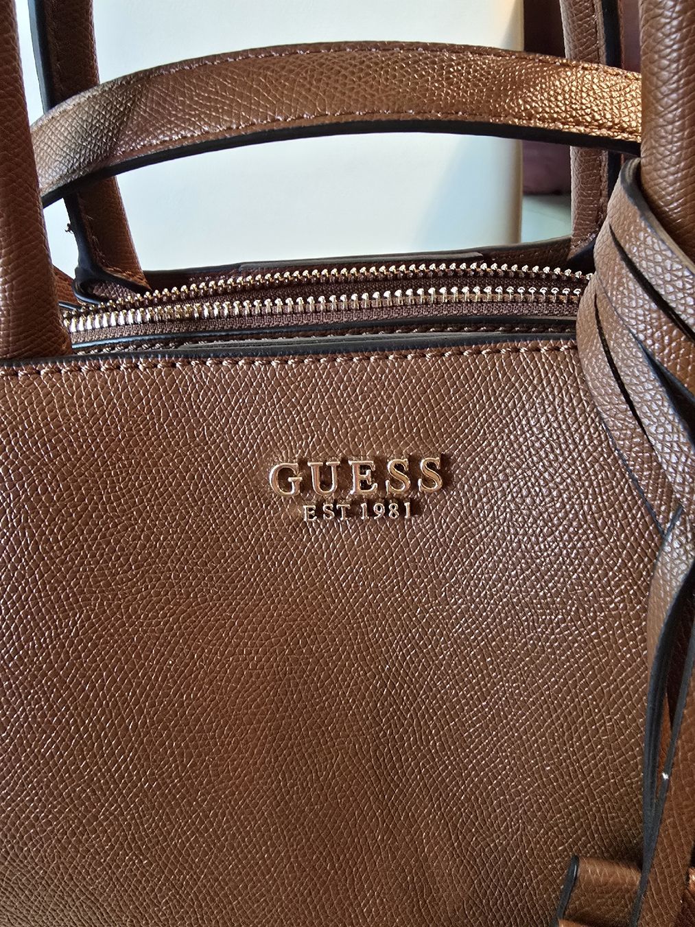 Guess Borse da donna: Magnifique sac GUESS comme neuf – Nuovo (secondo la descrizione) da Crassier venduto da Mimikaki 2