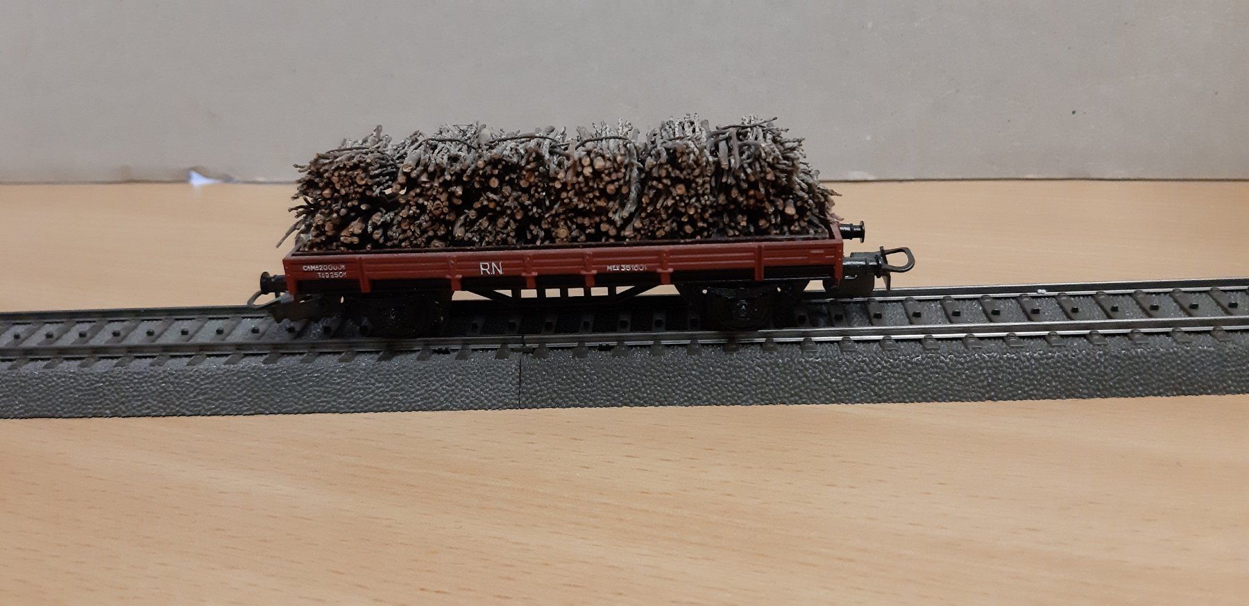 Märklin Modellini di ferrovie: 1 Güterwagen mit Holz beladen – Usato da Muttenz venduto da Iwan1