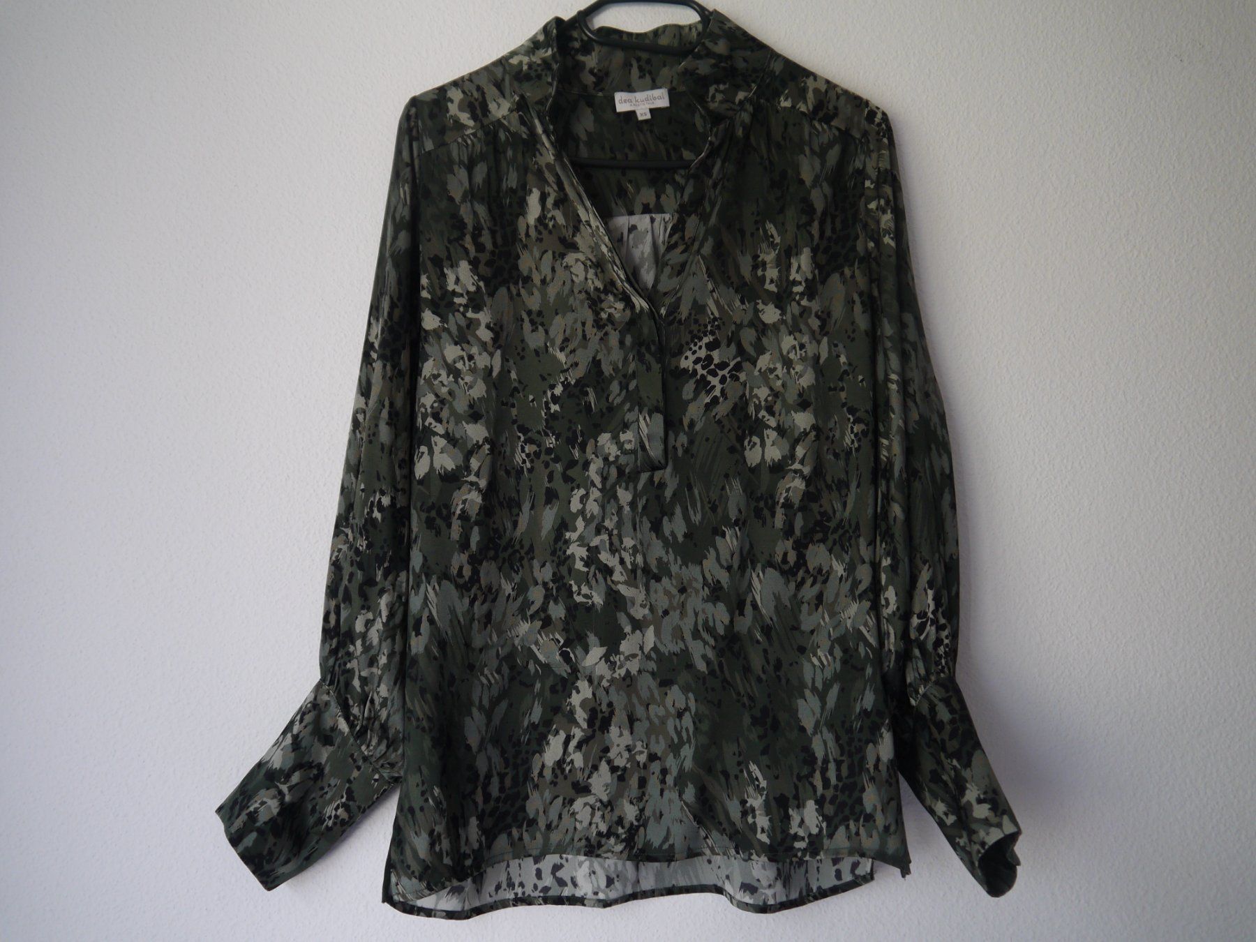 Dea Kudibal Camicette: DEA KUDIBAL Bluse aus Seide Gr.XS – Usato da Hagendorn venduto da Blaf