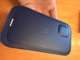 Apple iPhone 12 mini Leather Sleeve – Deep Violet /Neuwertig