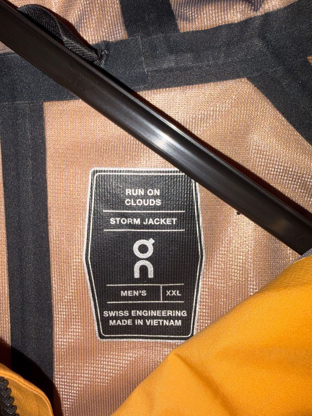 Jacken: On Storm Jacket – Gebraucht aus Winterthur von sch_dl7r 1