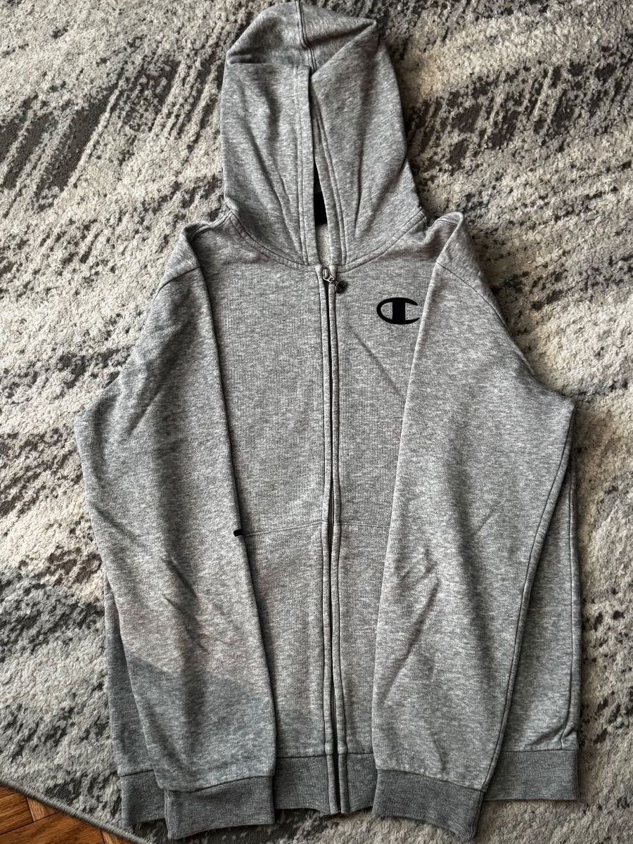 Pullover & Sweatshirts: jacket champion gris – Gebraucht aus Conthey von val_l9md