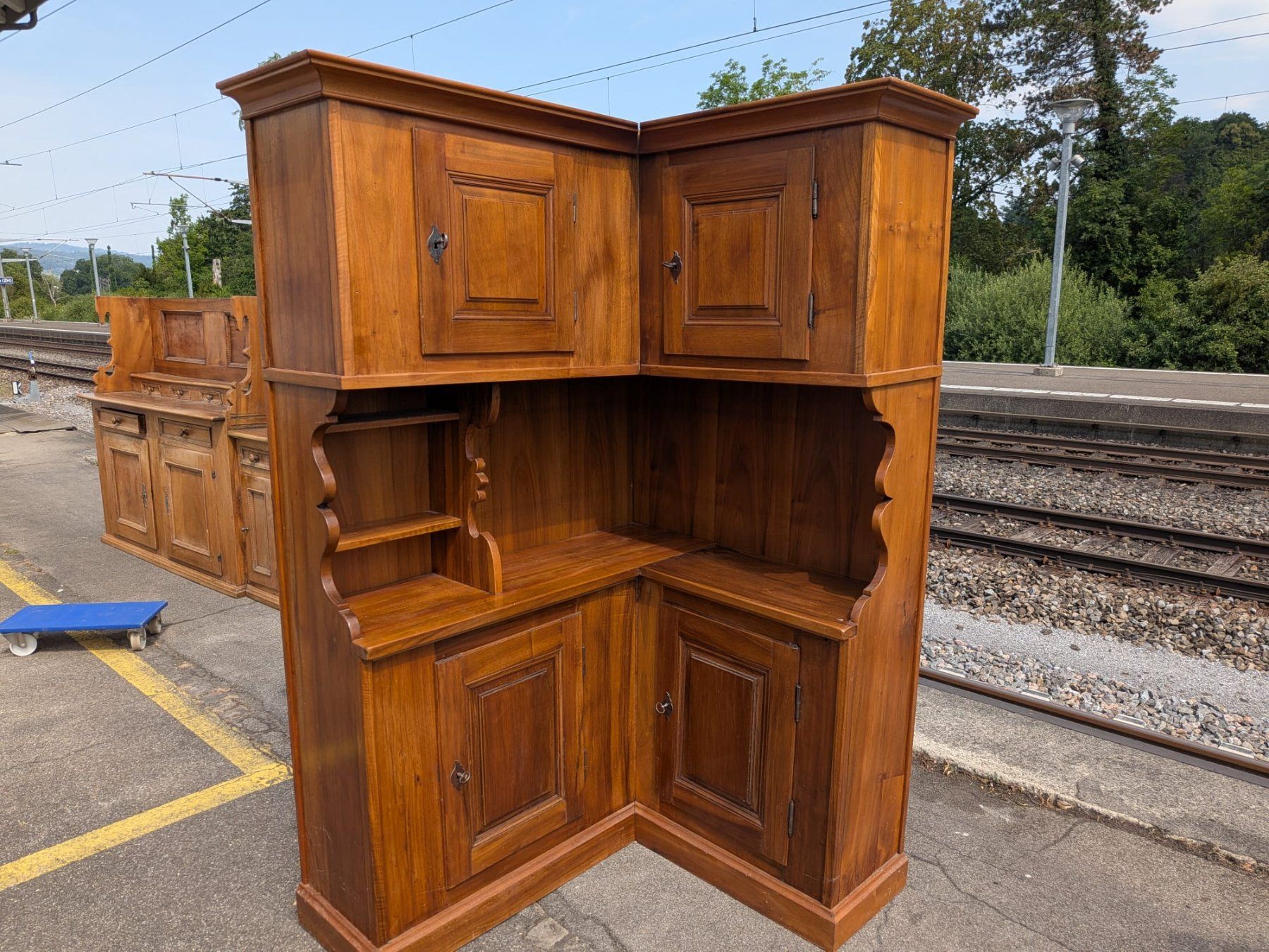 Buffets: Eckbuffet Holz, 4 Türen, Ablagen - Ref. 07/30 – D'occasion à Au ZH par BrockiAu