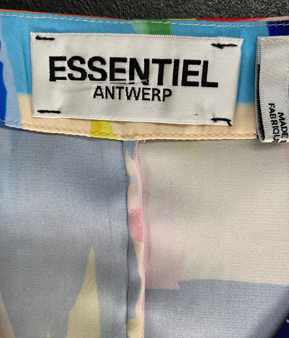 Essentiel Antwerp Top: Farbiges Top von Essentiel Antwerp – Nuovo (secondo la descrizione) da Chur venduto da simhofstr 3