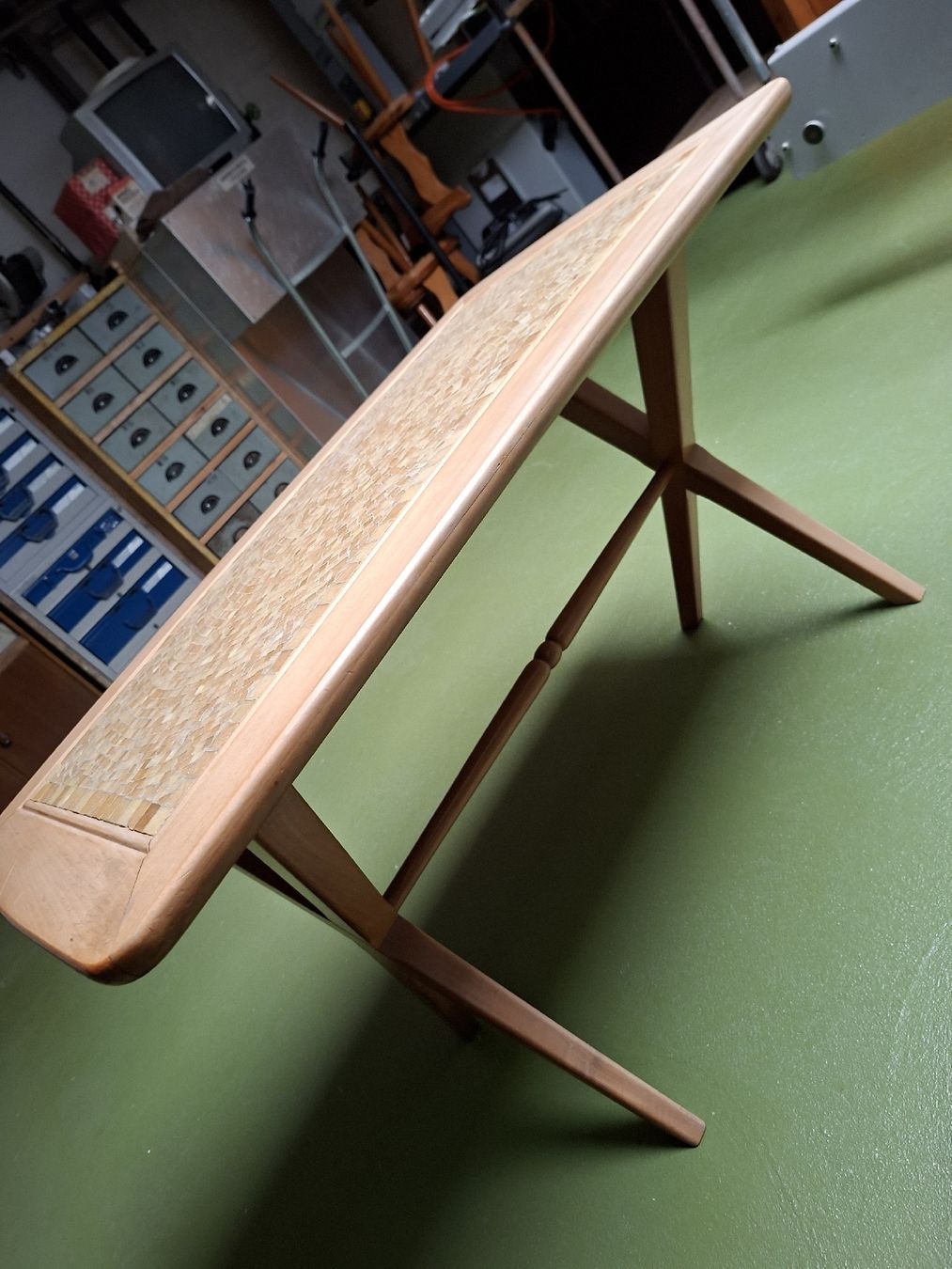 Tavoli: Vintage Couchtisch Mosaikmuster Einzigartige Design Nussbaum – Usato da Meikirch venduto da chrigeli06 4