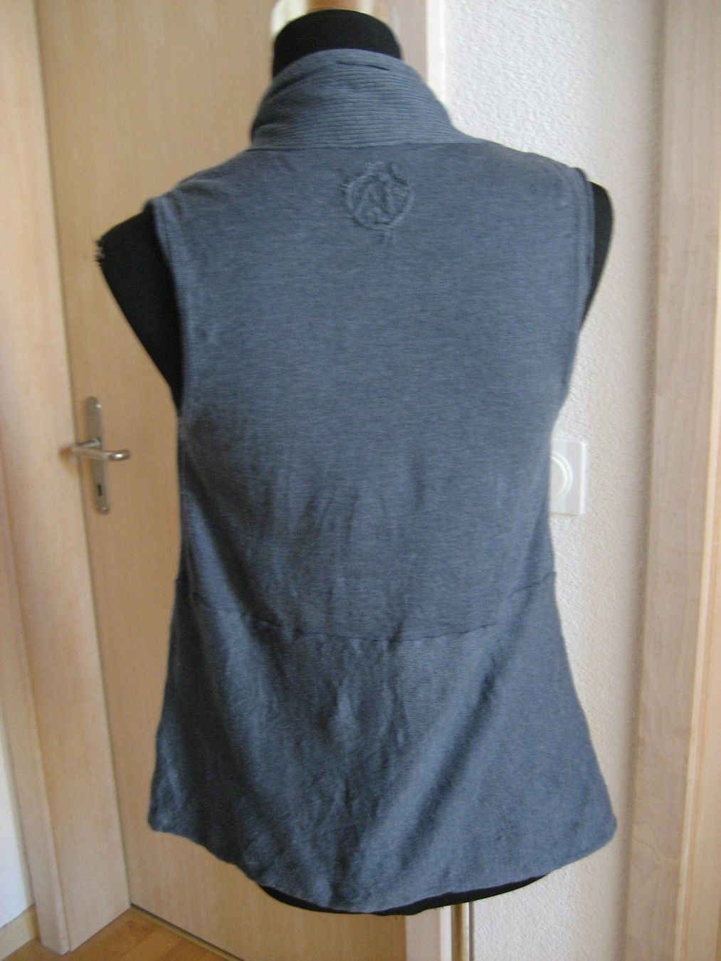 Nile Gilet & Giacche senza maniche: Gilet Nile taille XS – Usato da Delémont venduto da marryb 3