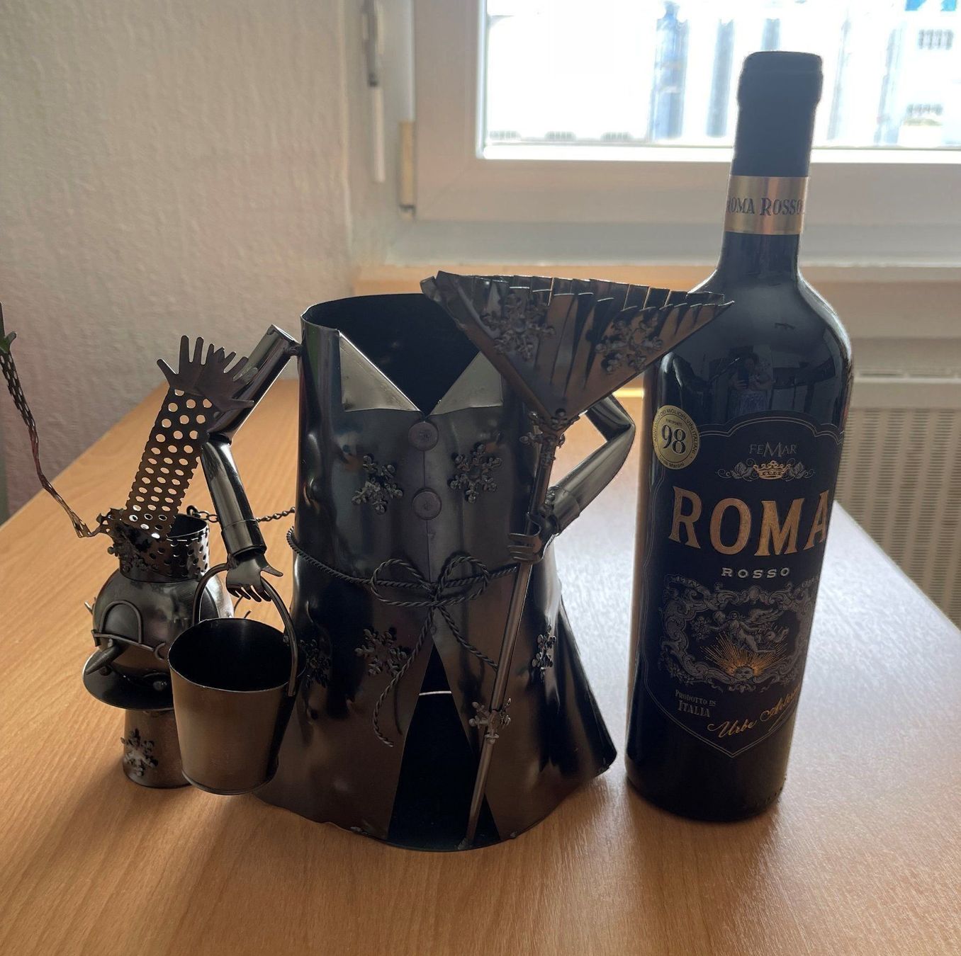 Tutte le decorazioni: Metallschneemann mit Rotweinflasche – Nuovo e nell'imballaggio originale da Basel venduto da Seifehuesli 6