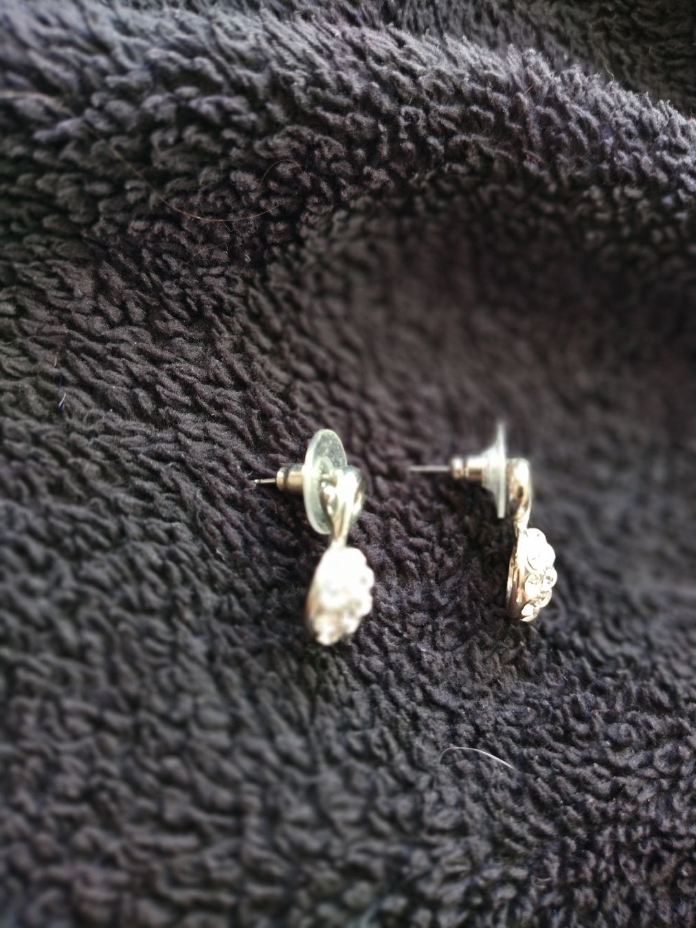 Orecchini pendenti & Orecchini a lobo: boucles d oreille puce avec strass – Usato da Mühleberg venduto da Eliboub 1