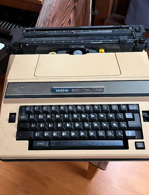 Brother Macchine da scrivere: Schreibmaschine Brother 7300 – Usato da Herisau venduto da Sunne12