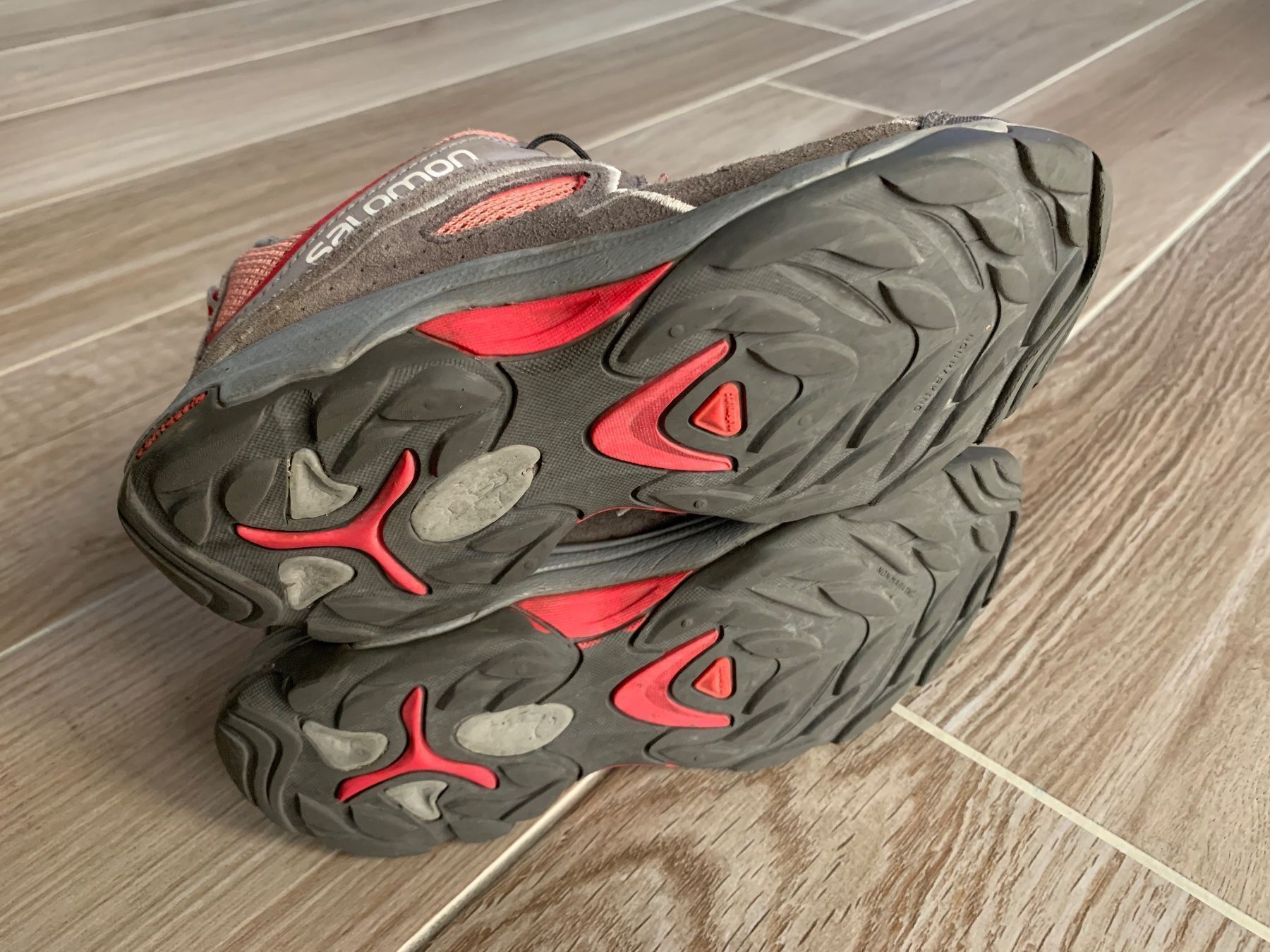 Salomon Scarpe per ragazze: Salomon Trekkingschuhe Gr. 34 rosa-grau – Usato da Rudolfstetten venduto da Joyw 2
