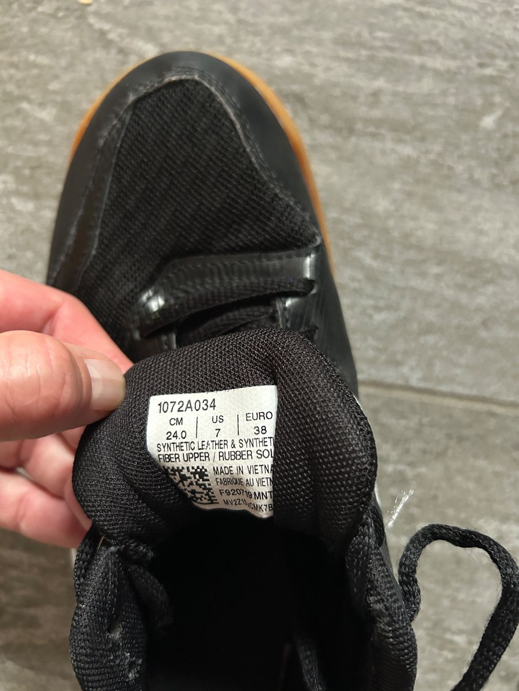 Asics Herrenschuhe: asics Hallenschuhe Gr. 38 – Gebraucht aus Oberurnen von Berghexe 2