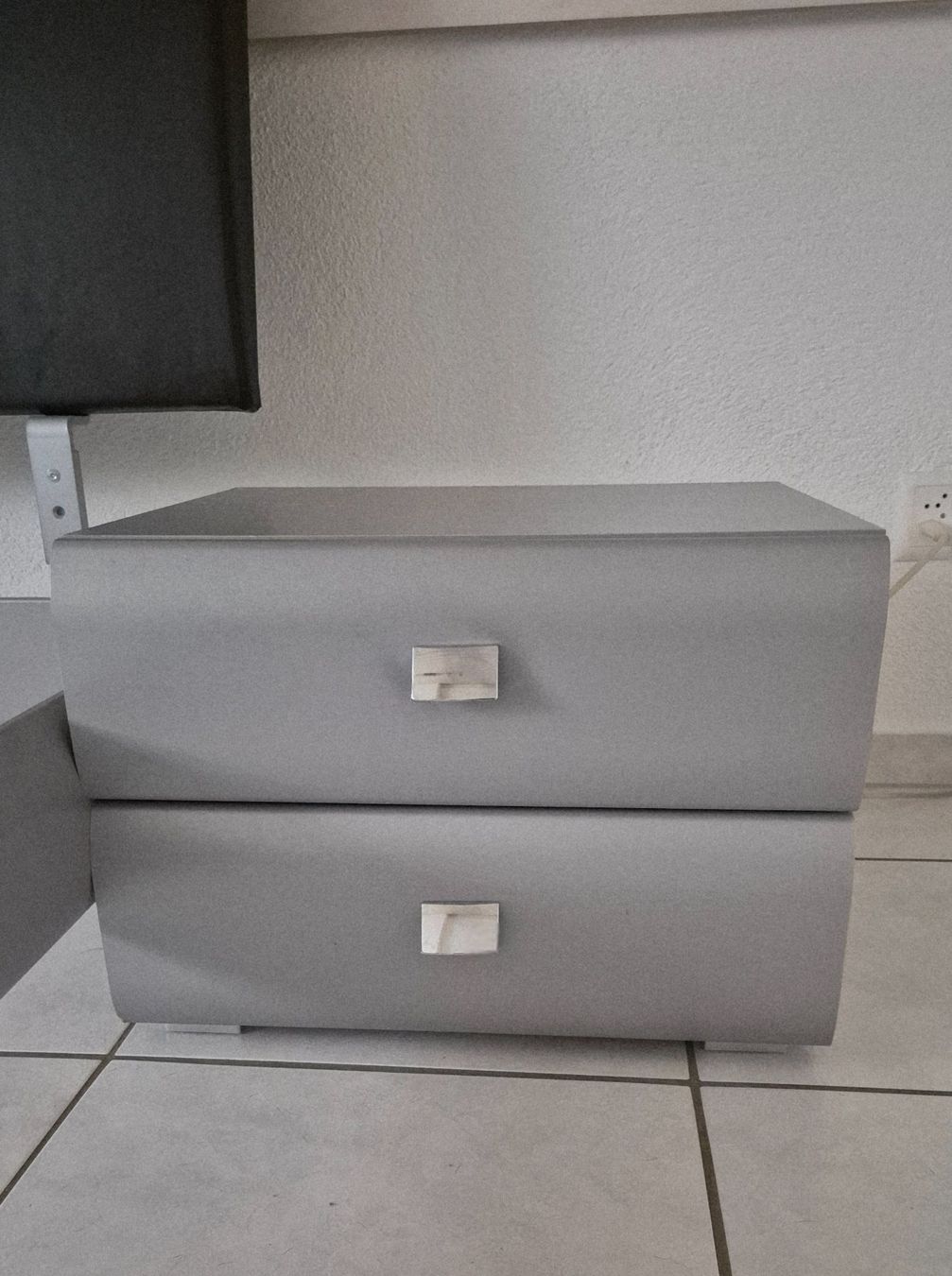 Hasena Comodini: Hasena Nachtisch silber – Usato da Zufikon venduto da hexli48