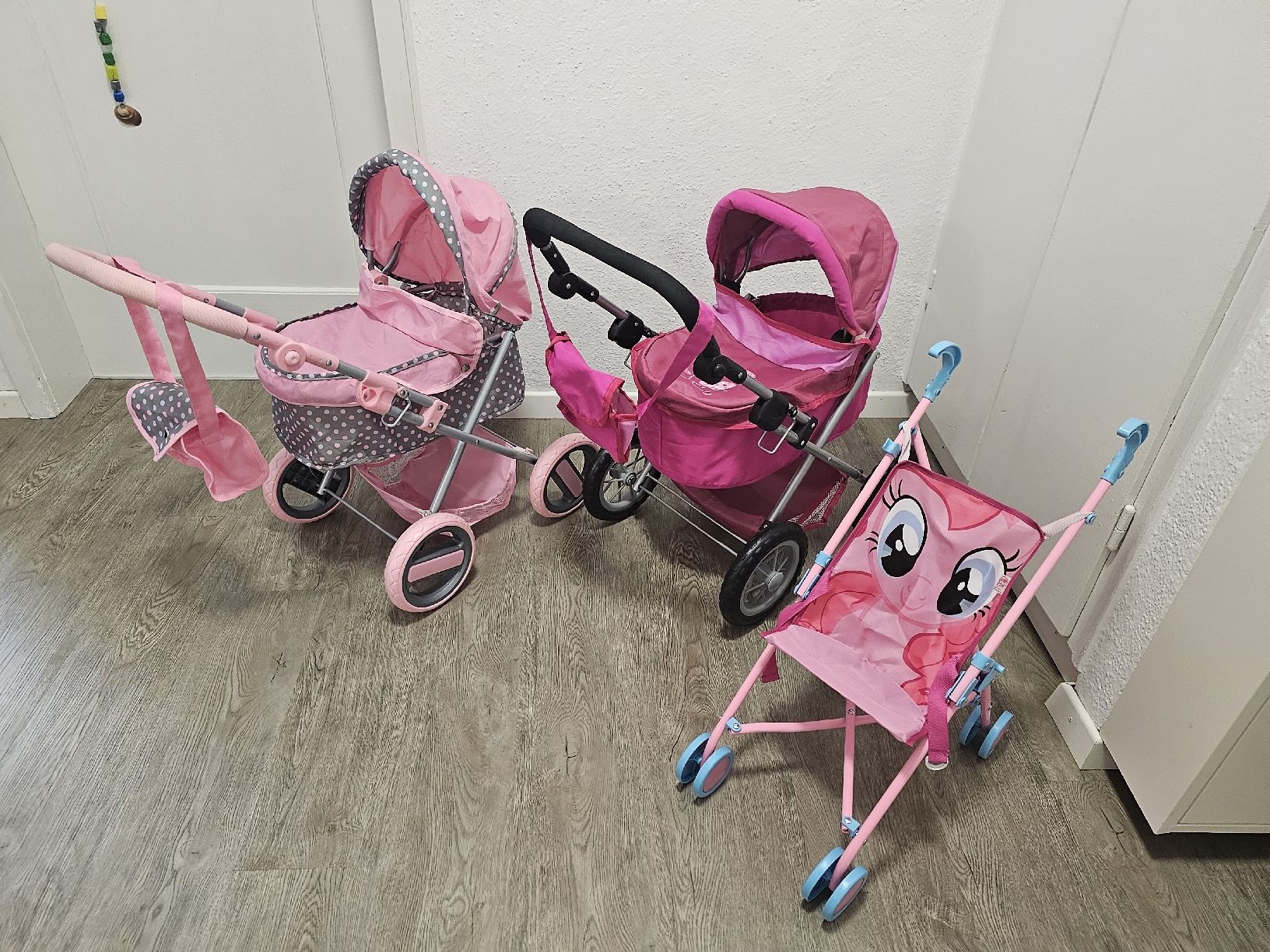 Bambole: Puppen mit Kinderspeilzeugwagen – Nuovo (secondo la descrizione) da Suhr venduto da MrvicaAG 3