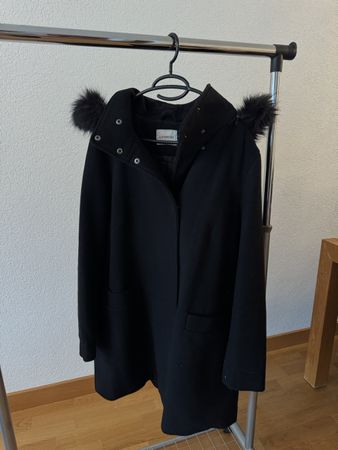 Warmer Wintermantel mit Fellkapuze