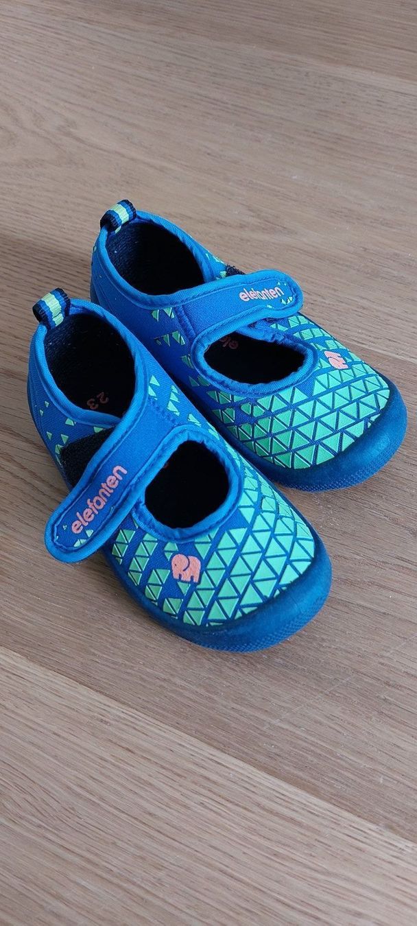Scarpe per ragazzi: Jungen Badeschuhe Gr. 23 – Usato da Rütihof venduto da Juass