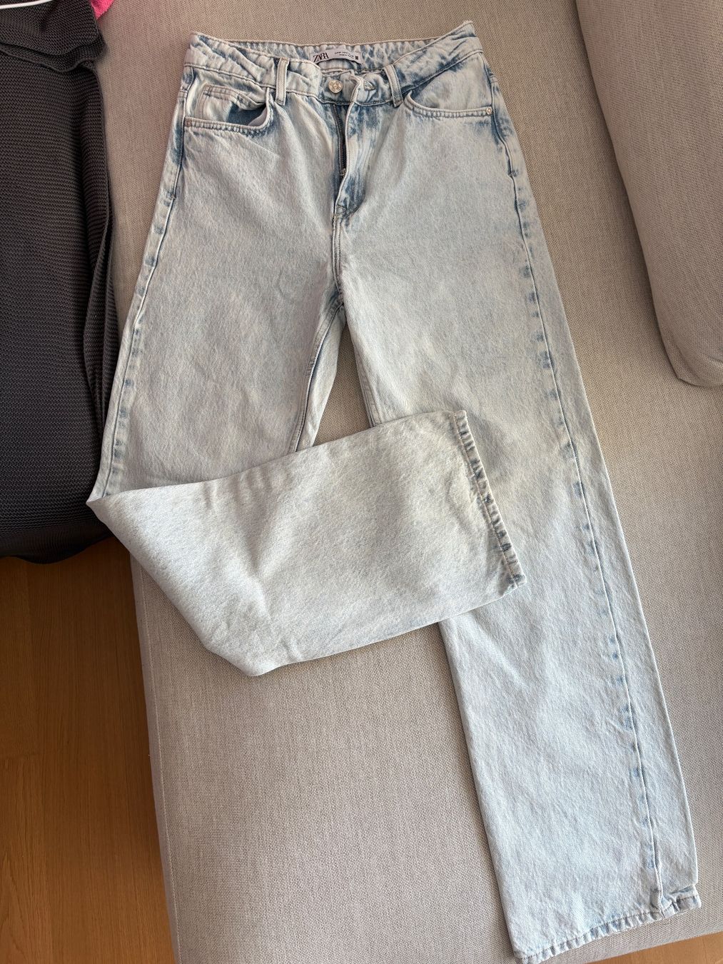 Zara Jeans: Jeans Zara hellblau Gr. 38 – Nuovo (secondo la descrizione) da Wallisellen venduto da olesyai