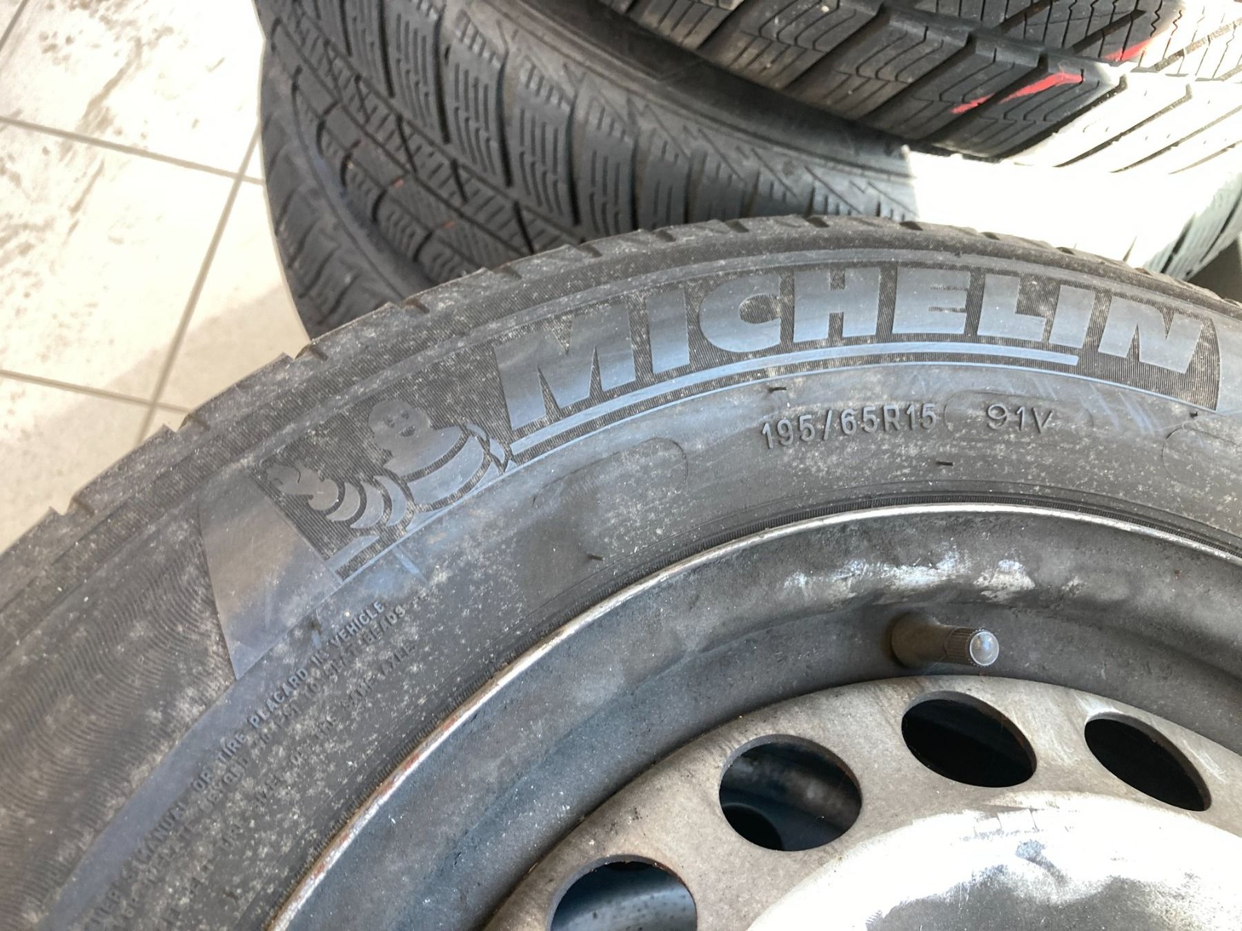 Volkswagen Pneus & Kompletträder: VW Caddy Sommerräder 195/65R15 – Gebraucht aus Cham von WB2223 4