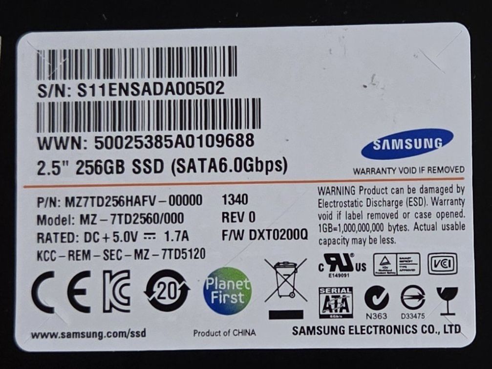 Samsung Disques durs: SAMSUNG SSD 256 GB – D'occasion à Kleindöttingen par keepITeasy 2