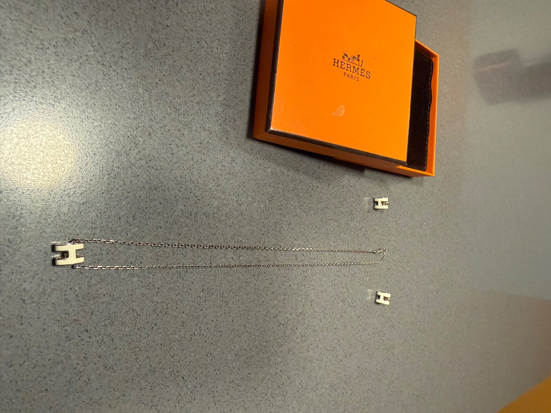 Hermès Autres bijoux: Vendo collana e orecchini Hermès bianchi – D'occasion à Lugano par Alegiocon
