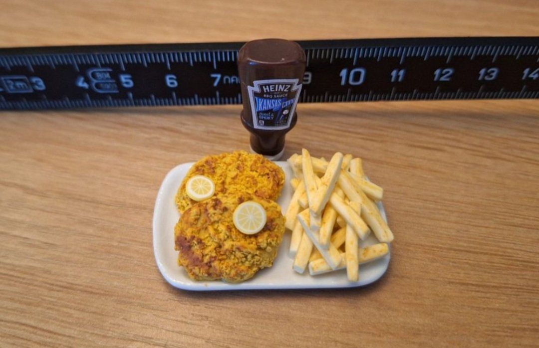 Case e mobili per bambole: Puppenhaus Schnitzel Pommes Teller – Nuovo (secondo la descrizione) da Zürich venduto da HandmadeTinyFood
