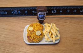 Puppenhaus Schnitzel Pommes Teller
