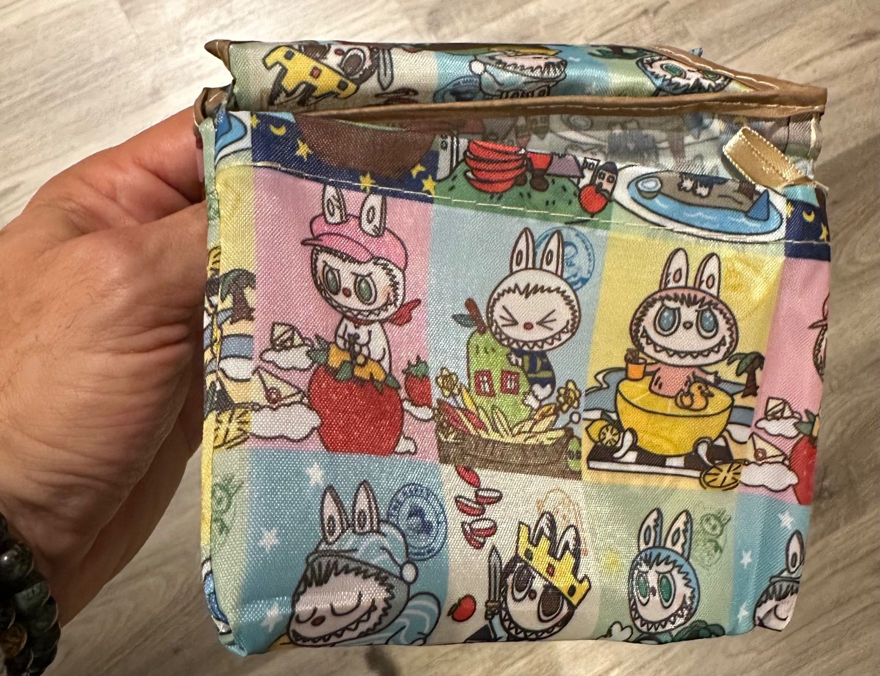 Borse: Faltbare Tasche mit Labubu Motiv – Nuovo e nell'imballaggio originale da Meilen venduto da Art-Friend 2