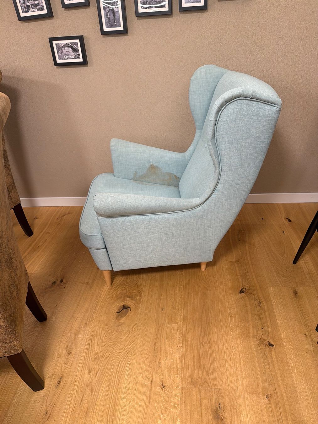 Sofas: Sessel hellblau guter Zustand mit Flecken – Gebraucht aus Seewil von asujo 1