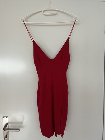 Elegantes, rotes Kleid mit Spaghettiträgern, Grösse S
