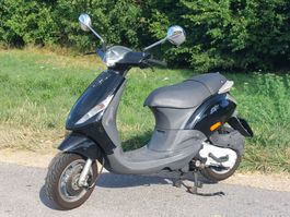 Piaggio ZIP 50 2 T Roller 2.6 kw Kat. F 45 kmh gelbe Nr.