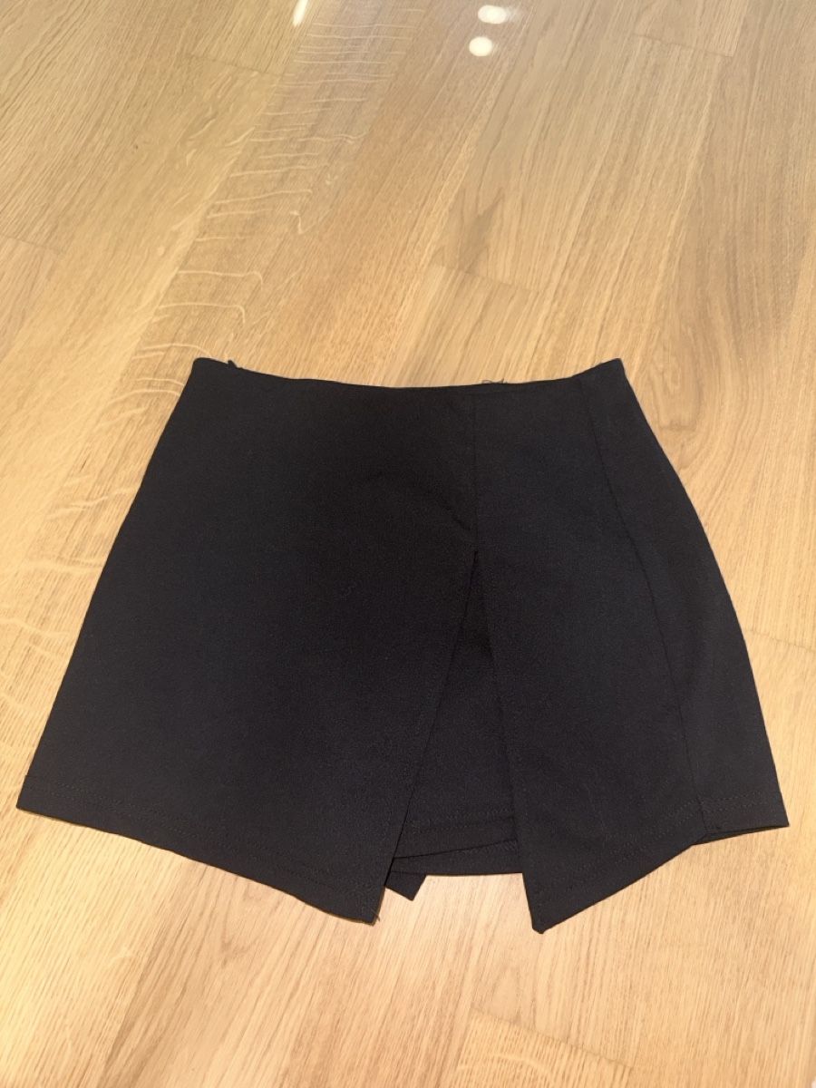 Shein Pantalons: Schwarze Stoffhose  – D'occasion à seon par vikii._1